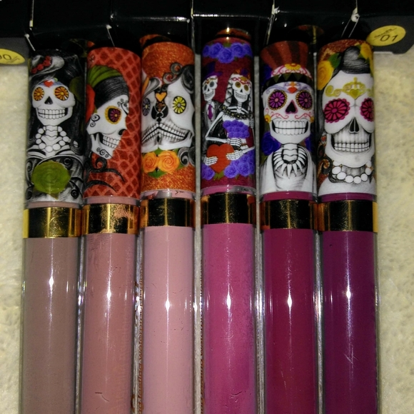 Lipstick - Picture 7 of 8